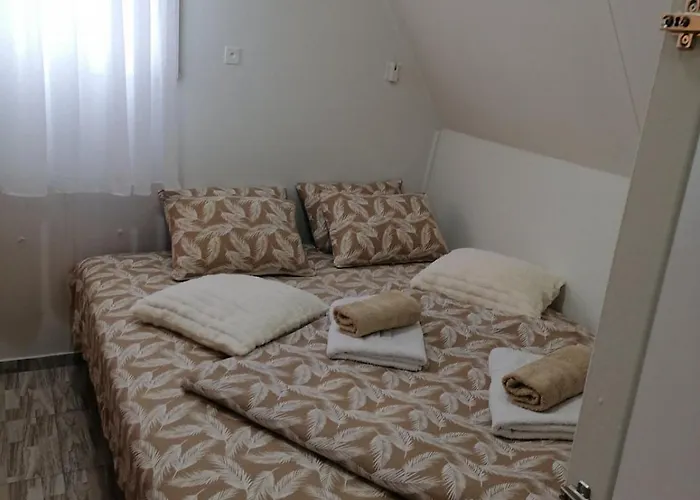 Vikendica Drinski Mir 洛兹尼察